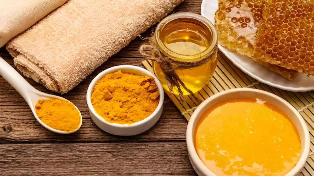 زردچوبه و عسل؛ مکمل‌های طبیعی یا اغراق‌ در شبکه‌های اجتماعی؟