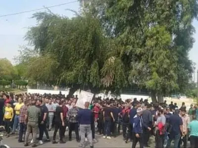 تداوم اعتراض کارگران کاغذپارس: «تغییر قرار داد» مطالبه اصلی ما است