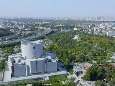 میزبانی راهنمایان افتخاری از بازدید کنندگان موزه بزرگ خراسان