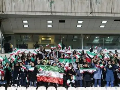 بانوان ایرانی حاضر در ورزشگاه آزادی جهانی شدند(عکس)