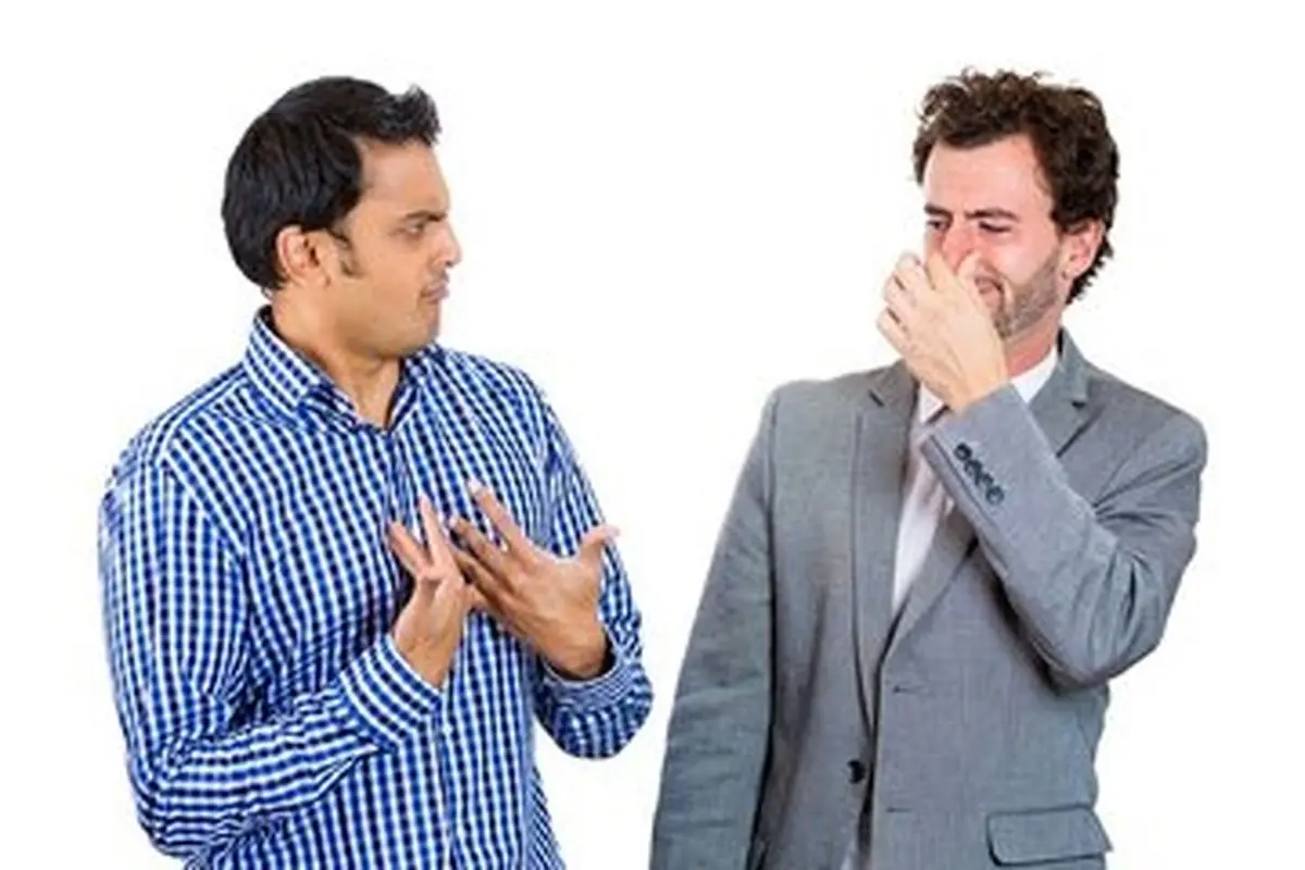 ۴ گروه غذایی که میتواند باعث بوی بد بدن شوند