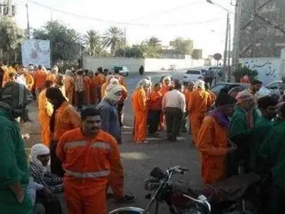 نارضایتی‌کارگران شهرداری اندیمشک از استخدام‌های بی‌ضابطه در شهرداری/ ۶ماه معوقه داریم
