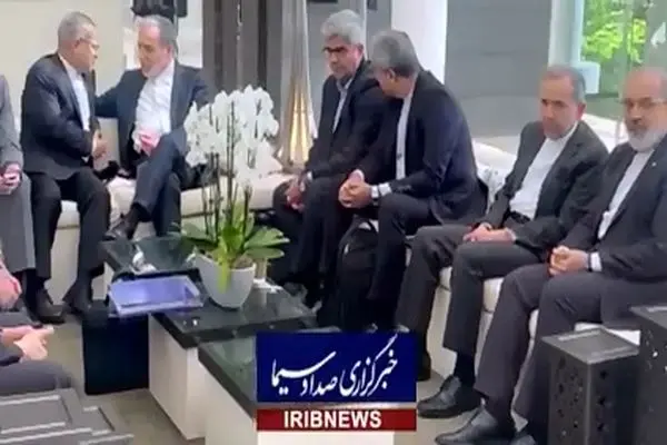 گفتگوی هیئت دیپلماتیک و کارشناسی ایران در مسقط پیش از آغاز گفتگوها + فیلم