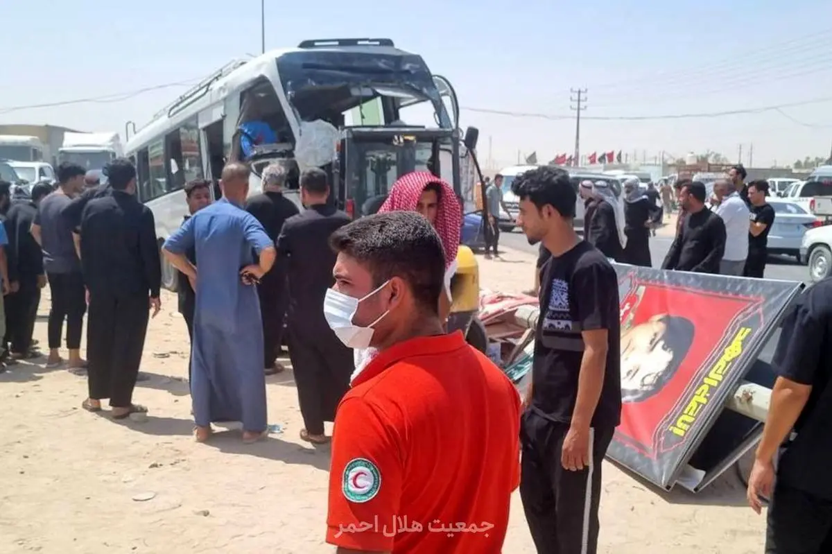 تصادف مینی‌بوس حامل زائران ایرانی و مصدومیت ۱۶ نفر 