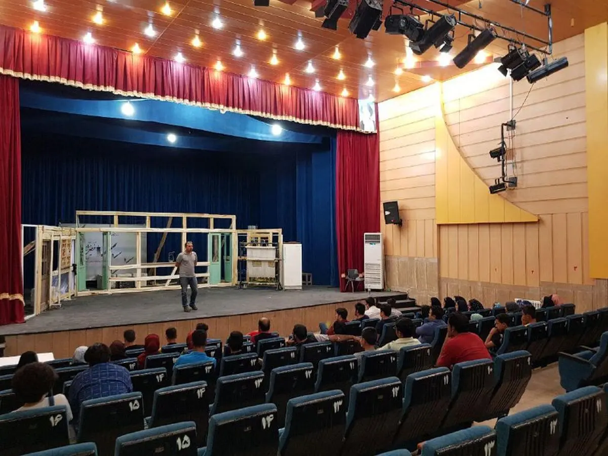 استقبال مخاطبان از فصل تئاتر استان یزد/ بهره‌مندی جامعه زرتشتیان یزد و اتباع خارجی از تئاتر استان