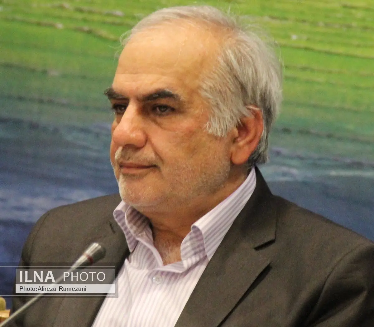 تبیین سیاست های کلان اقتصاد مقاومتی به زبان کاریکاتور شایسته تقدیر است