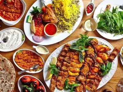 ۱۰ تجربه غذایی در جاهای دیدنی ایران که نباید از دست بدهید