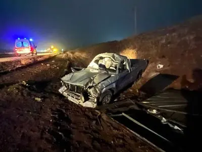 مصدومیت 4 نفر در واژگونی خودروی وانت مزدا