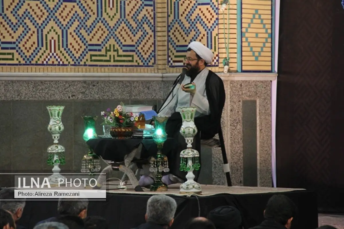 مومن واقعی کسی است که تمام اعمالش برای خدا و کسب رضایت او باشد