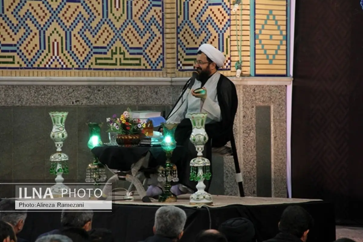مومن واقعی کسی است که تمام اعمالش برای خدا و کسب رضایت او باشد