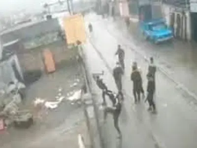 حمله اراذل و اوباش به یک شهروند در منزل‌آباد + فیلم