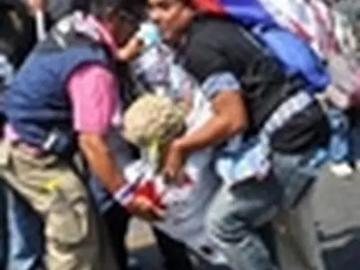 ۲۸نفر از مخالفان دولت تایلند در انفجاری در بانکوک زخمی شدند