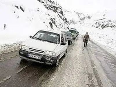 عبور و مرور در گردنه اسدلی همراه با زنجیر چرخ اعلام شد / تجهیزات زمستانی در گردنه اسدلی الزامی‌ست