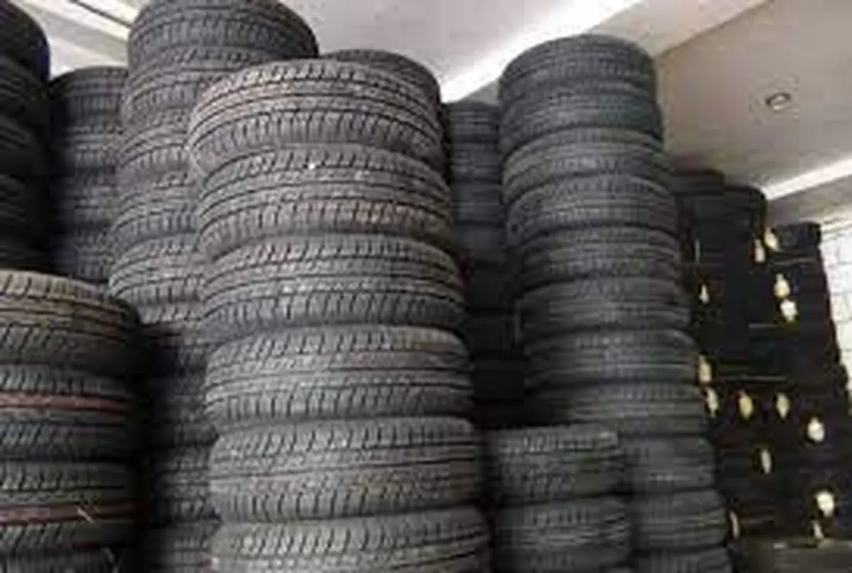 کشف انبار احتکار لاستیک قاچاق در بروجرد 