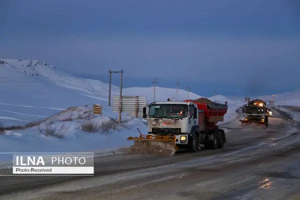 استقرار ۳۴ اکیپ راهداری زمستانی در محورهای همدان/ ضرورت توجه رانندگان به ۴۵ گردنه برف‌گیر استان