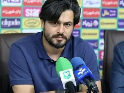 اعتراض سرمربی پیکان به استفاده سرخابی‌ها از ورزشگاه شهر قدس!