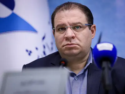 با ساختارهای موازی و تصمیم‌گیری‌های متعدد، کار اطلاع‌رسانی پیش نمی‌رود