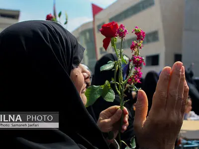 گلباران مسیر حرم امام رضا(ع) با حضور دختران مشهدی
