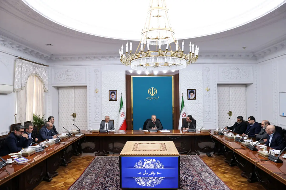 رویکرد دولت سهیم کردن صنعتگران و تولیدکنندگان در تصمیم‌گیری‌ها است