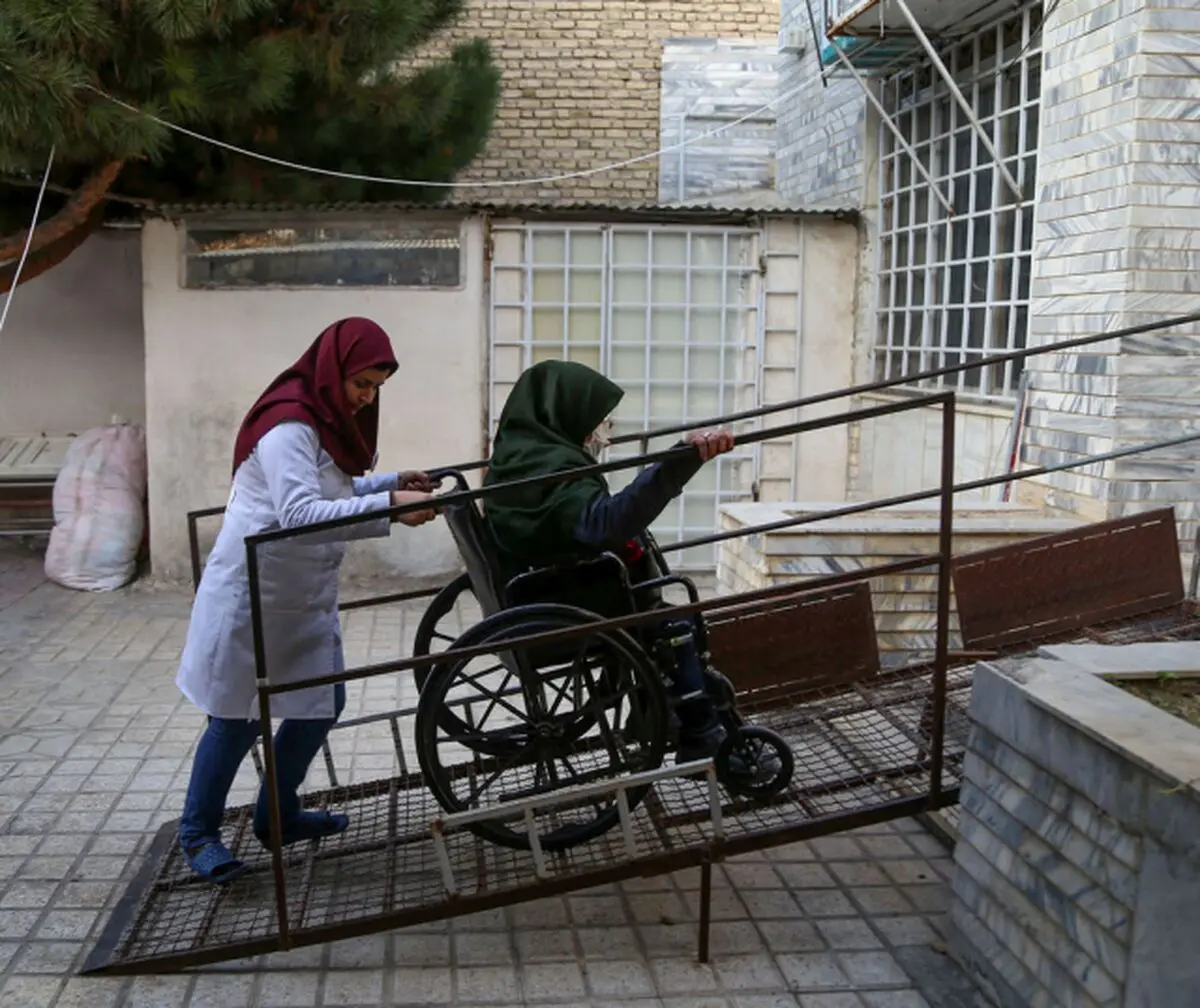 دستور وزیر بهداشت برای واکسیناسیون سیار معلولانی که خارج از آسایشگاه‌ها زندگی می‌کنند