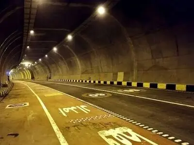 هر دو مسیر تونل امیر کبیر امشب مسدود است


