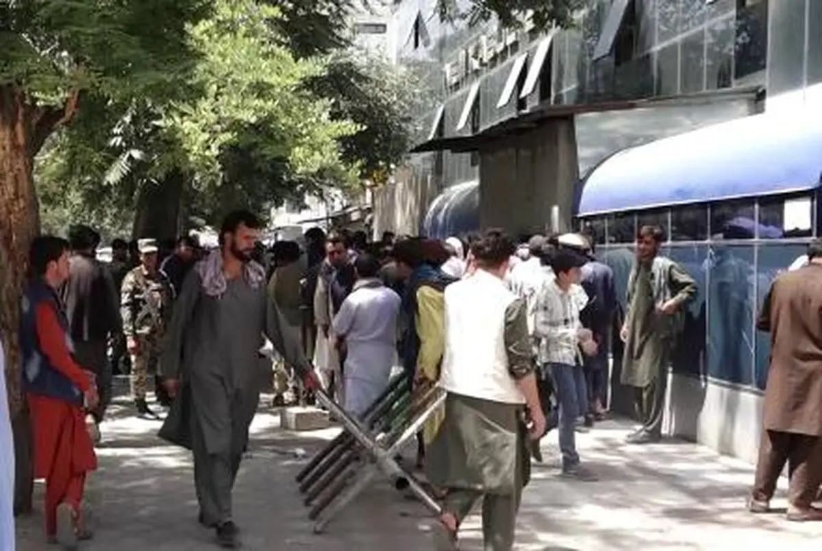 هجوم افغان‌ها به بانک‌ها برای خالی کردن حساب‌هایشان 