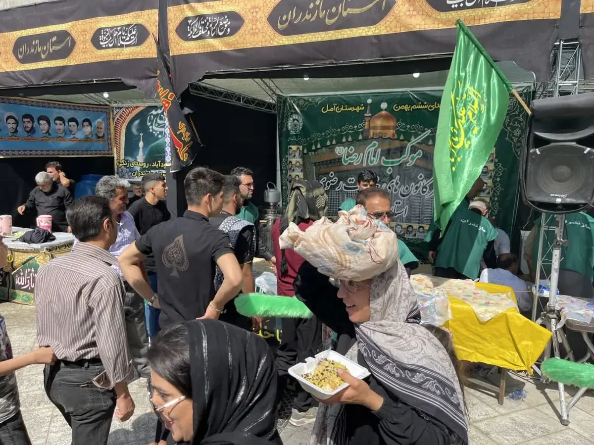 خدمت‌رسانی ۱۷۰ ایستگاه صلواتی به زائران پیاده در ورودی‌های مشهد