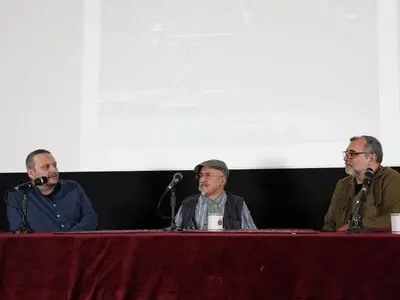 بازخوانی سکوتِ زنی که کنار تاریخ ایستاد