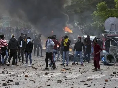 Modi summons ministers as India protests death toll increases