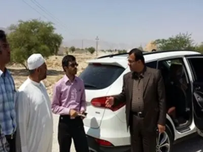 خیرین در ساخت راه‌های روستایی غرب هرمزگان مشارکت می‌کنند