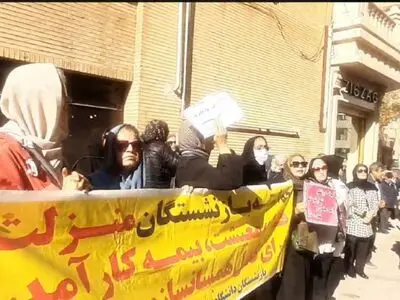 تجمع بازنشستگان کرمانشاه مقابل صندوق بازنشستگی کشوری