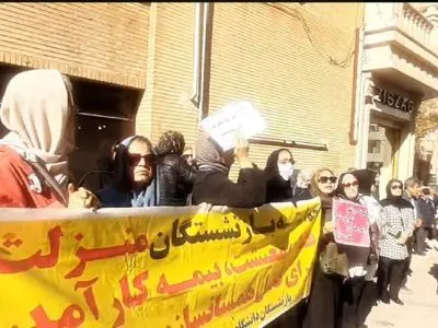 تجمع بازنشستگان کرمانشاه مقابل صندوق بازنشستگی کشوری