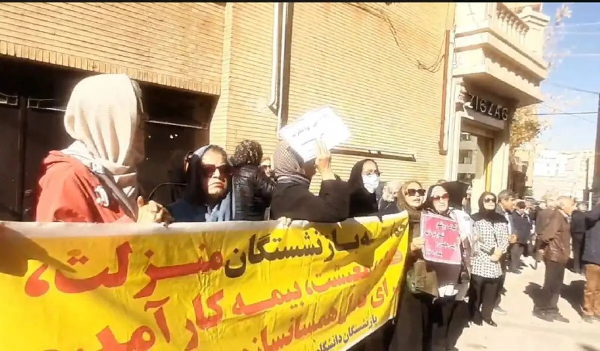 تجمع بازنشستگان کرمانشاه مقابل صندوق بازنشستگی کشوری