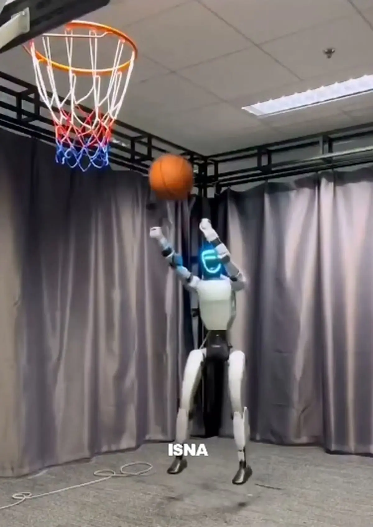 بکستبال بازی کردن ربات انسان‌نمای چین + فیلم