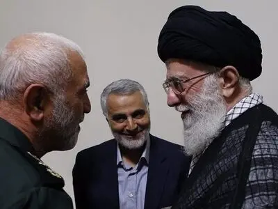 دستخط رهبری و شهید نصرالله در قرآن اهدایی به خانواده شهید همدانی منتشر شد