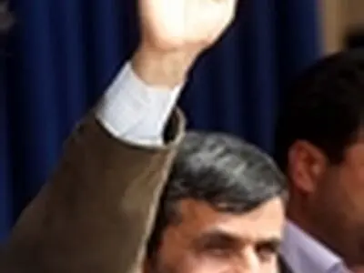 احمدی نژاد با جمعی از اطرافیان خود تهران را به مقصد استانبول ترک کرد