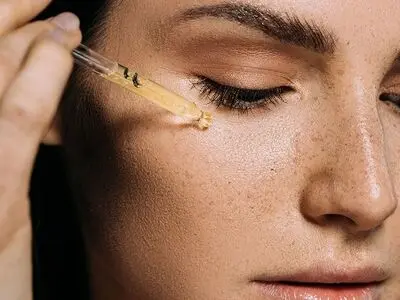 فواید روغن بادام برای دور چشم
