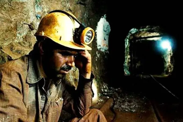 کارگران شیرازی باید نیمی از حقوق خود را بابت اجاره خانه کنار بگذارند/ قراردادهای موقت امنیت شغلی کارگران را به خطر انداخته است