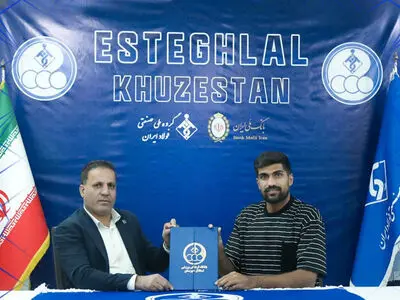 حسین احمدی هافبک جنوبی با نظر سرمربی تیم تمدید کرد