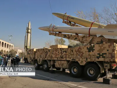 نمایش موشک‌های انتقام سخت در مسیر نماز جمعه تهران