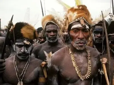 تصاویر جالب از آخرین قبیله آدم‌خوارها در جهان