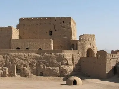 نارین قلعه میبد؛ دژ سفید شاهنامه 