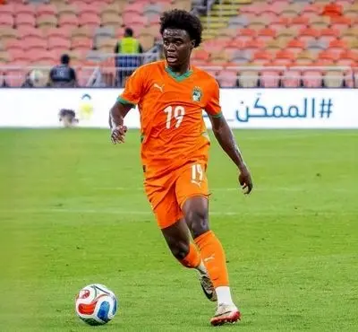 ویدئو: شوخی جالب بازیکن ساحل عاج با دوربین عنکبوتی ورزشگاه