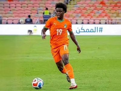 ویدئو: شوخی جالب بازیکن ساحل عاج با دوربین عنکبوتی ورزشگاه