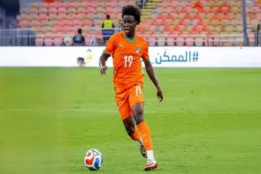 ویدئو: شوخی جالب بازیکن ساحل عاج با دوربین عنکبوتی ورزشگاه