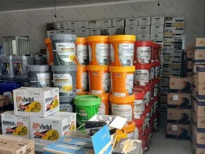 بیش از ۳۲هزار روغن موتور احتکار شده در چهارمحال و بختیاری کشف و ضبط شد 