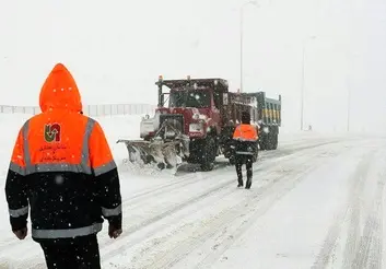 علی رغم بارش برف؛ شبکه جاده‌ای کشور باز است/ انسداد ۲۶ محور روستایی سیستان و بلوچستان