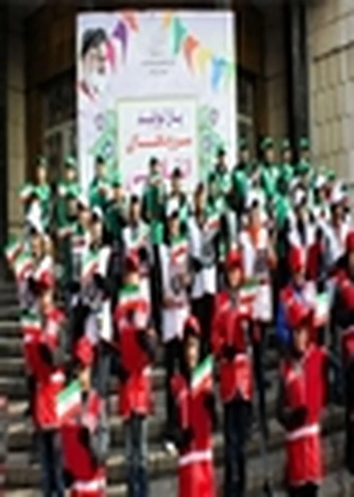 بازخوانی سرودهای انقلابی در راهپیمایی ۲۲ بهمن در تبریز