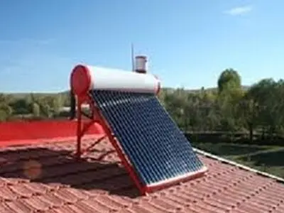 ۱۲۰ آبگرمکن خورشیدی رایگان در آذربایجان‌غربی توزیع شد