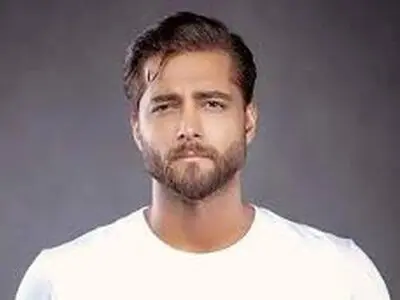 واکنش امیر مقاره به ویدیوی پرانتقادش در اجرای تئاتر: من بازیگر نیستم!/فیلم